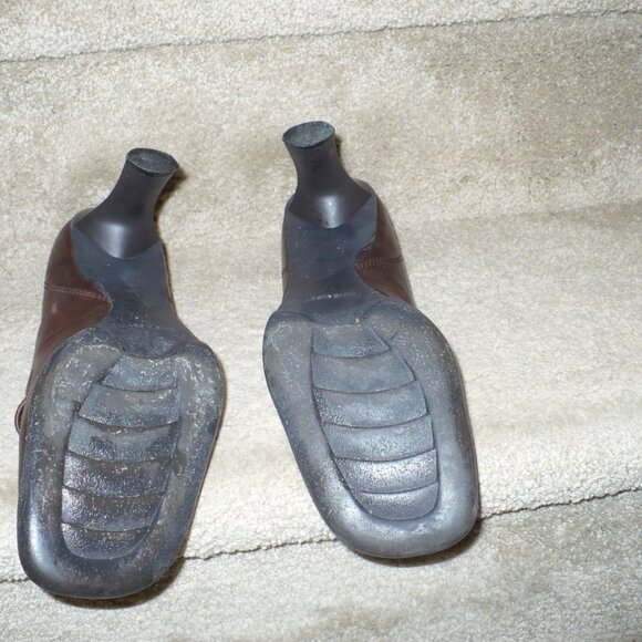 NINE WEST BROWN HIGH HEEL SHOES, - Picture 4 of 4